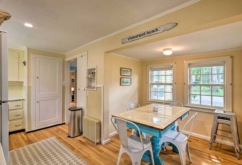 Walk To Monument Beach: Cape Cod Cottage W/ Grill