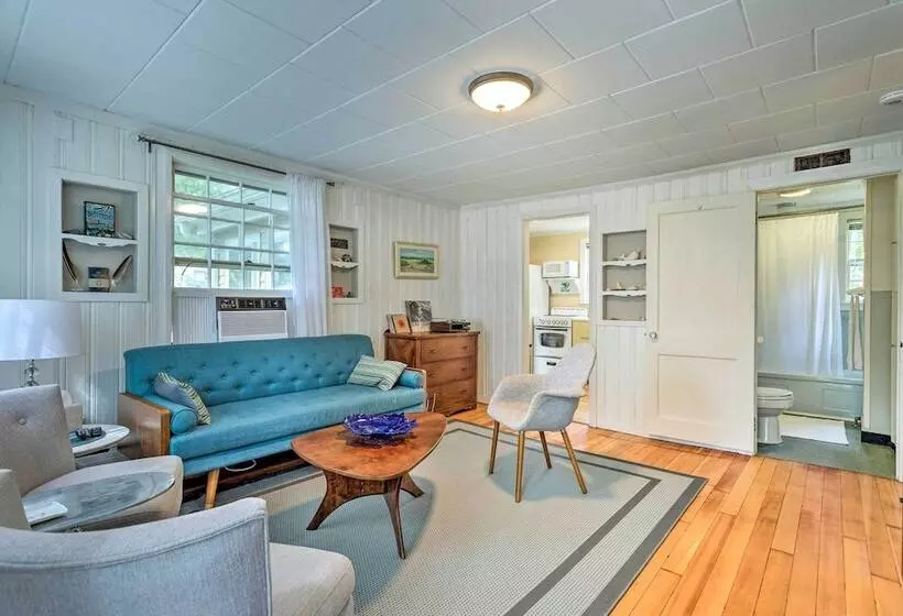 Walk To Monument Beach: Cape Cod Cottage W/ Grill