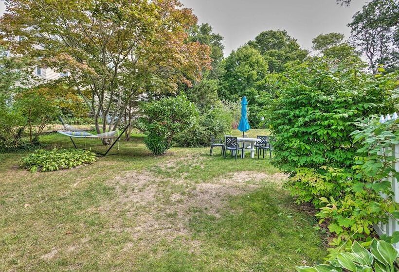 Walk To Monument Beach: Cape Cod Cottage W/ Grill