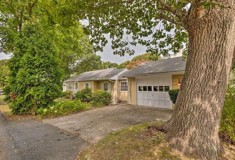 Walk To Monument Beach: Cape Cod Cottage W/ Grill
