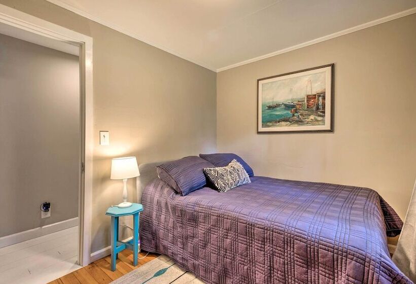 Walk To Monument Beach: Cape Cod Cottage W/ Grill