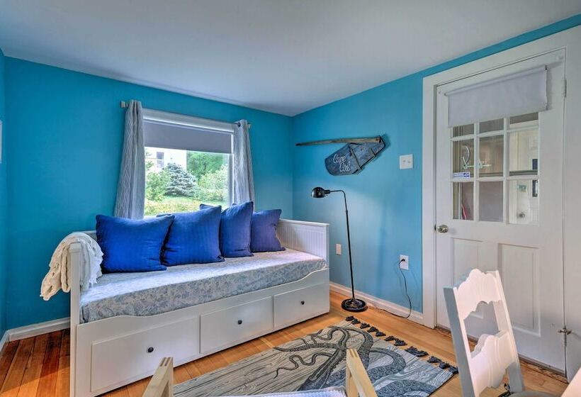 Walk To Monument Beach: Cape Cod Cottage W/ Grill