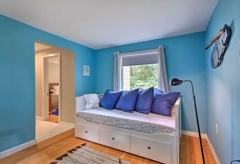 Walk To Monument Beach: Cape Cod Cottage W/ Grill