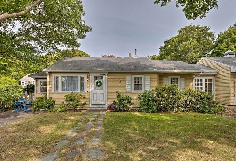 Walk To Monument Beach: Cape Cod Cottage W/ Grill