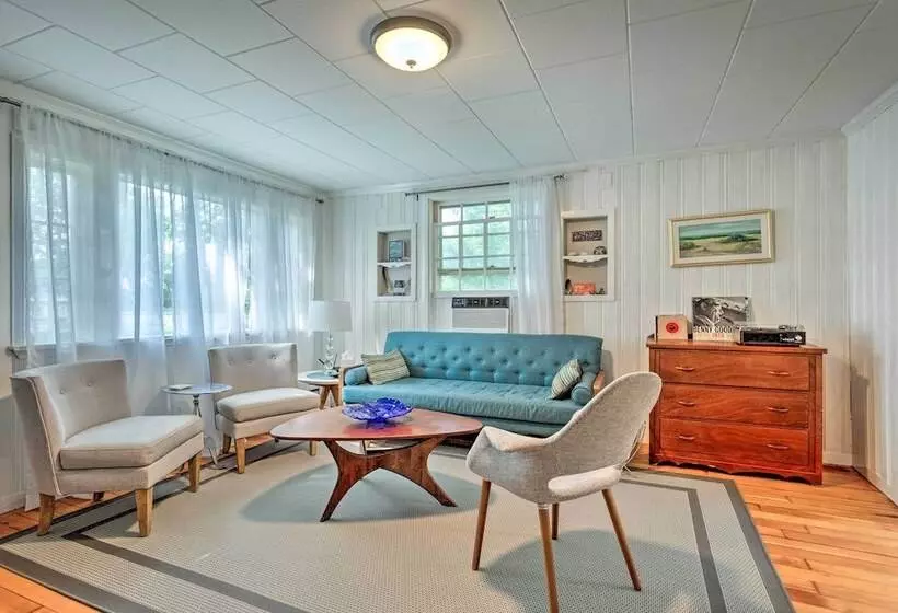 Walk To Monument Beach: Cape Cod Cottage W/ Grill