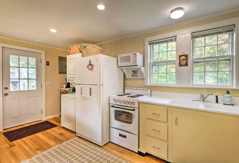 Walk To Monument Beach: Cape Cod Cottage W/ Grill
