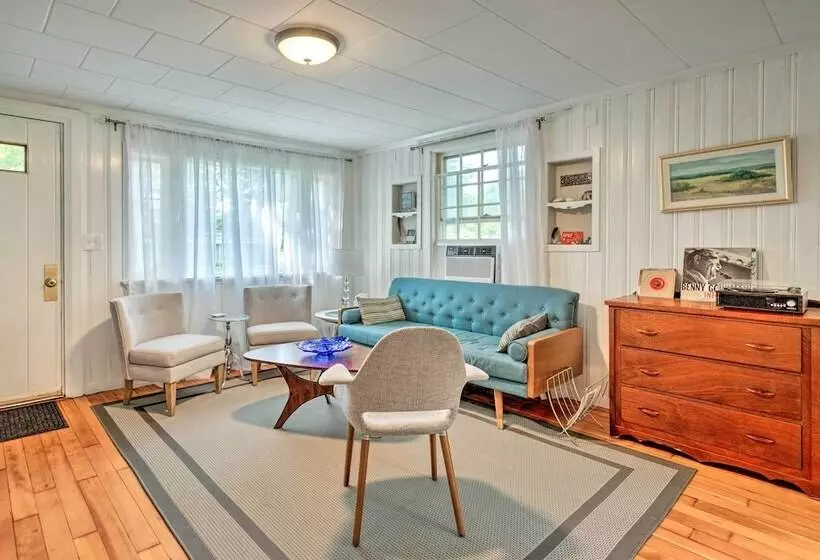 Walk To Monument Beach: Cape Cod Cottage W/ Grill