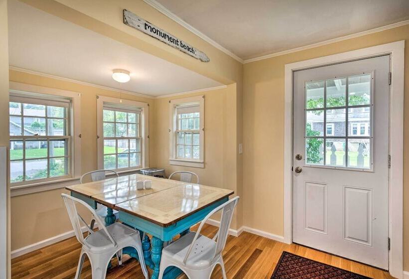 Walk To Monument Beach: Cape Cod Cottage W/ Grill