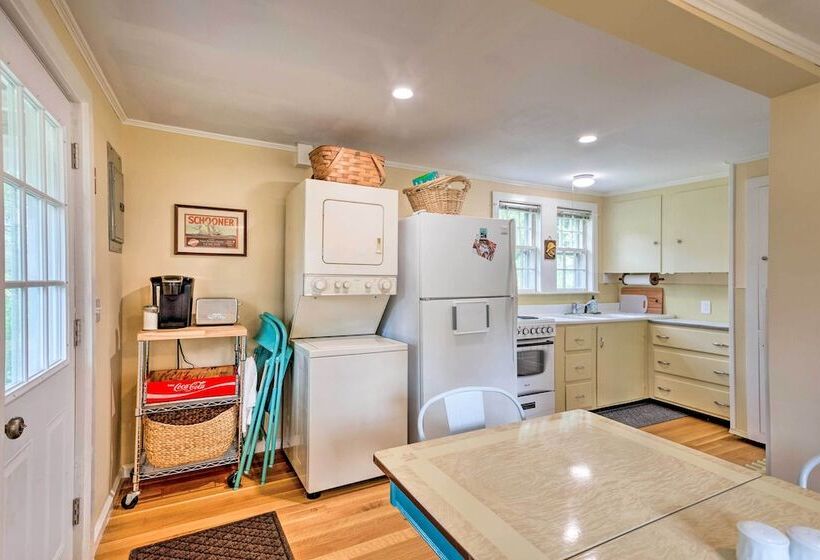Walk To Monument Beach: Cape Cod Cottage W/ Grill