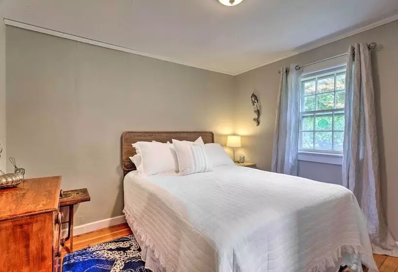 Walk To Monument Beach: Cape Cod Cottage W/ Grill