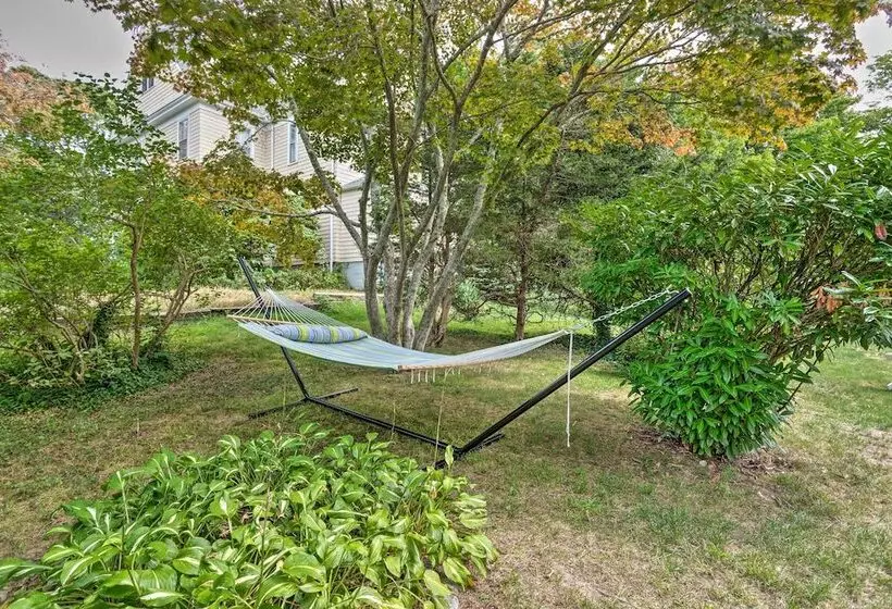 Walk To Monument Beach: Cape Cod Cottage W/ Grill