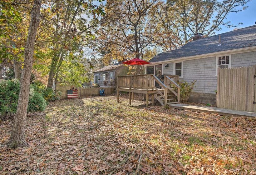 Cape Cod Cottage: Deck, Grill & Kayaks, Near Beach