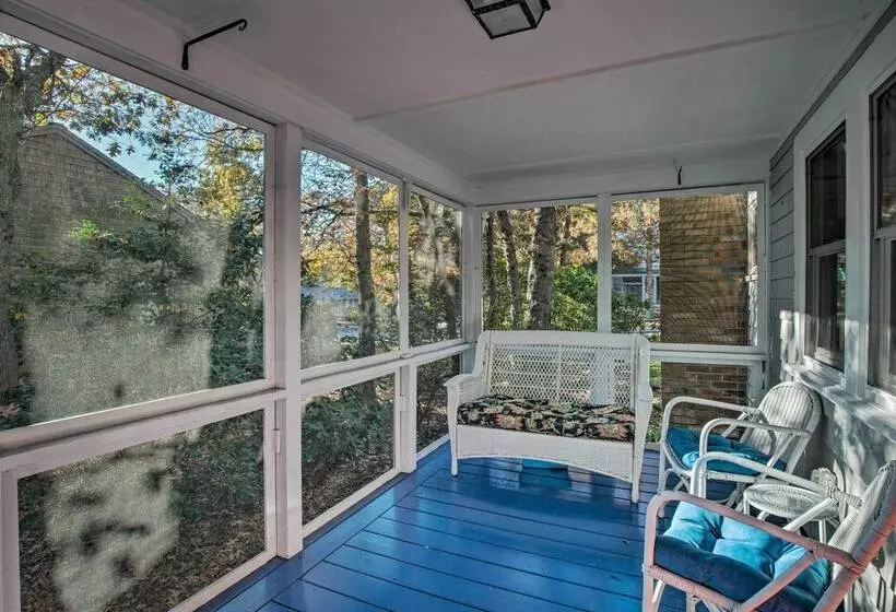 Cape Cod Cottage: Deck, Grill & Kayaks, Near Beach