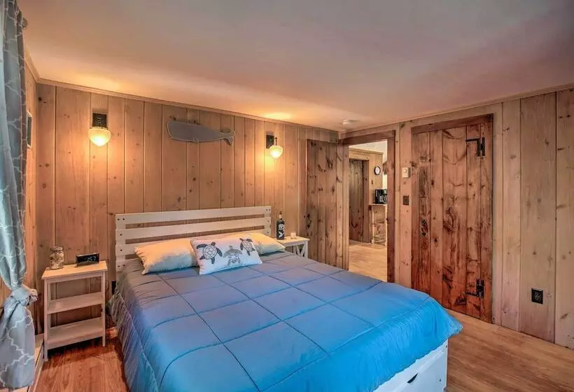 Cape Cod Cottage: Deck, Grill & Kayaks, Near Beach