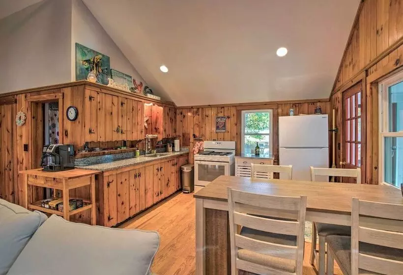 Cape Cod Cottage: Deck, Grill & Kayaks, Near Beach