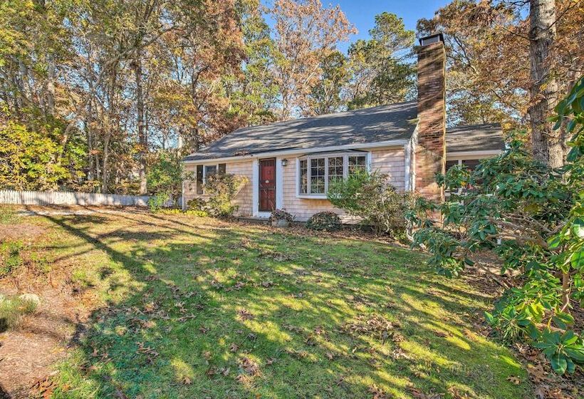 Cape Cod Cottage: Deck, Grill & Kayaks, Near Beach