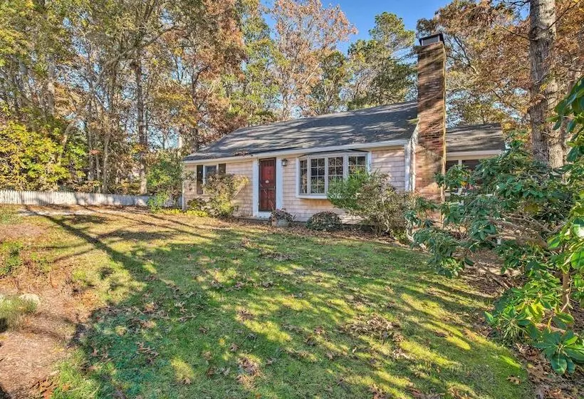 Cape Cod Cottage: Deck, Grill & Kayaks, Near Beach