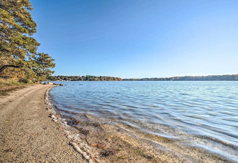 Cape Cod Cottage: Deck, Grill & Kayaks, Near Beach