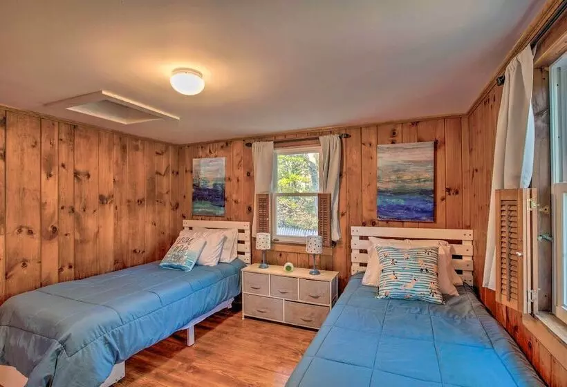 Cape Cod Cottage: Deck, Grill & Kayaks, Near Beach