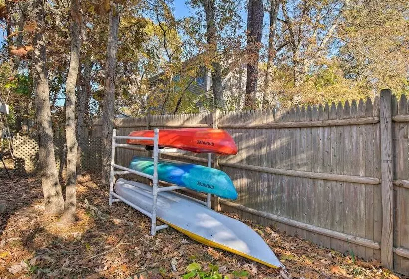 Cape Cod Cottage: Deck, Grill & Kayaks, Near Beach