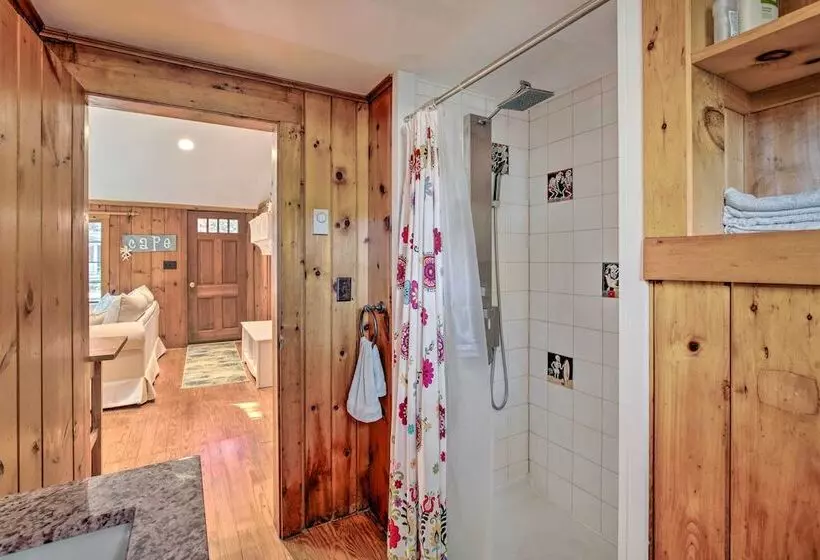 Cape Cod Cottage: Deck, Grill & Kayaks, Near Beach