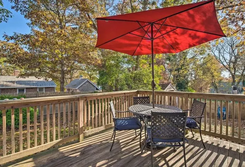 Cape Cod Cottage: Deck, Grill & Kayaks, Near Beach