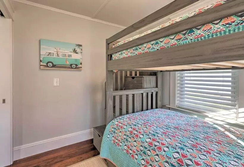 Cozy Coastal Cottage: 5 Mi To Narragansett Beach!