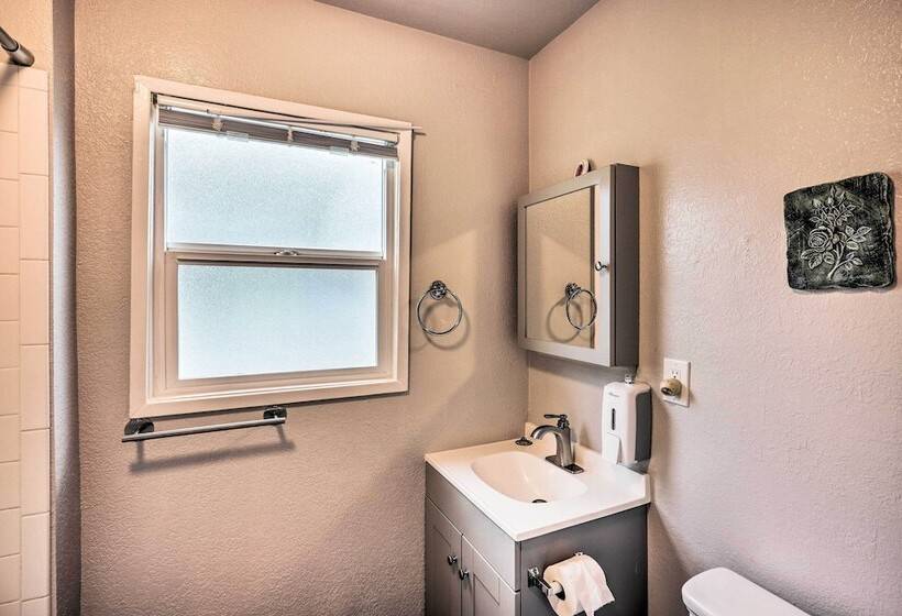 Cozy Elk Grove Home In The Heart Of Old Town!