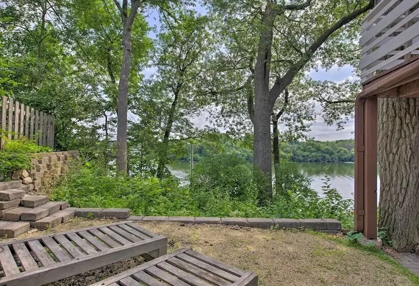 Cozy Plymouth Cottage W/ Medicine Lake View!