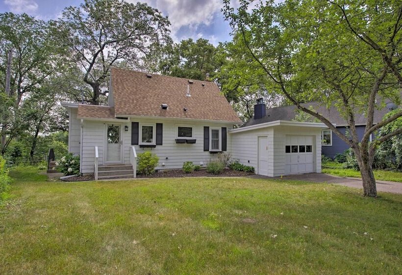 Cozy Plymouth Cottage W/ Medicine Lake View!