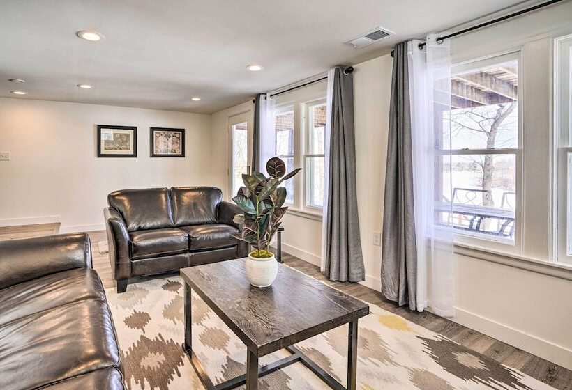 Cozy Plymouth Cottage W/ Medicine Lake View!