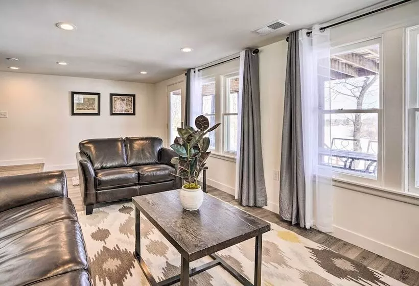 Cozy Plymouth Cottage W/ Medicine Lake View!