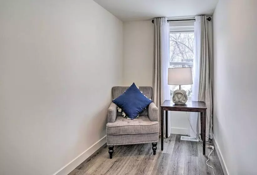 Cozy Plymouth Cottage W/ Medicine Lake View!