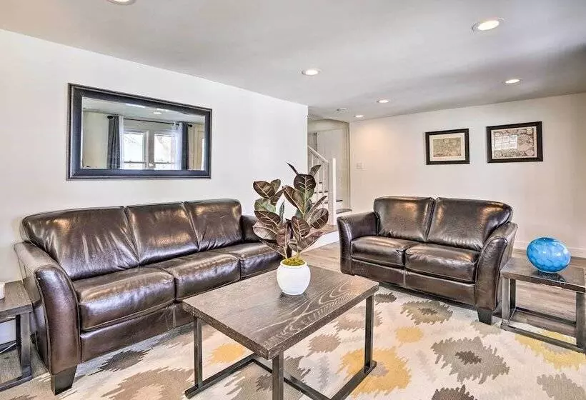 Cozy Plymouth Cottage W/ Medicine Lake View!