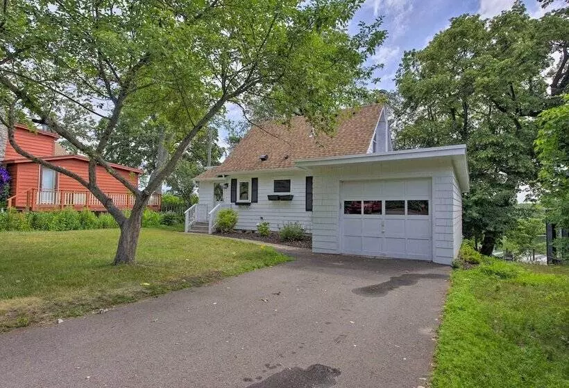 Cozy Plymouth Cottage W/ Medicine Lake View!