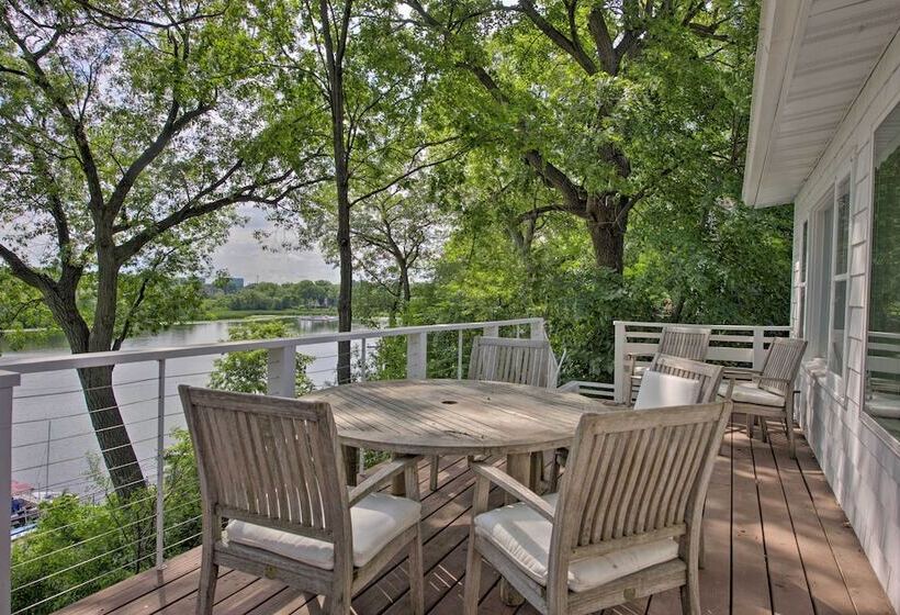 Cozy Plymouth Cottage W/ Medicine Lake View!