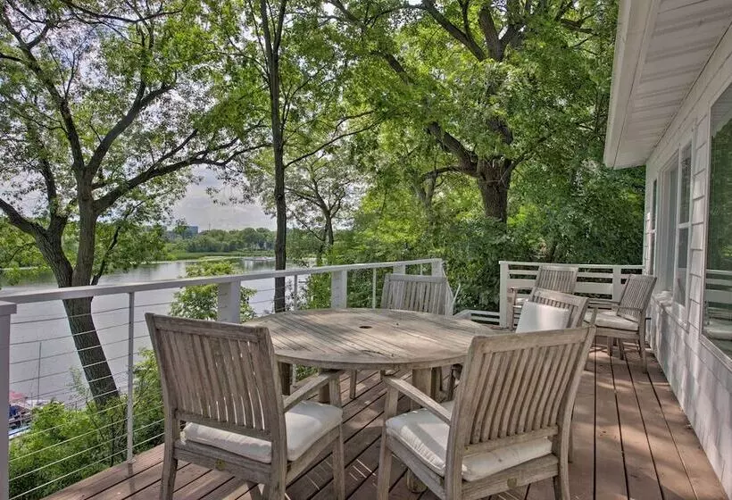 Cozy Plymouth Cottage W/ Medicine Lake View!