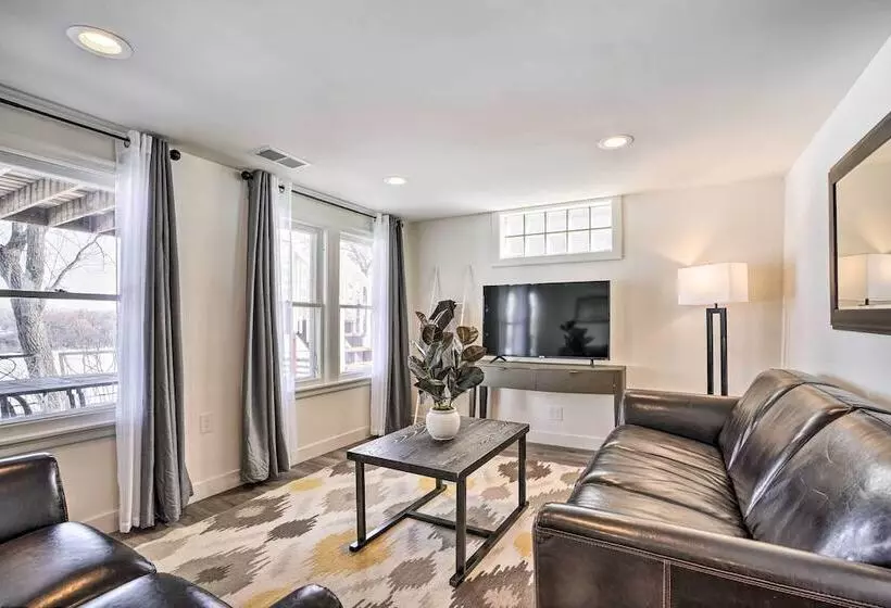 Cozy Plymouth Cottage W/ Medicine Lake View!