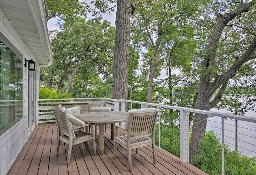 Cozy Plymouth Cottage W/ Medicine Lake View!