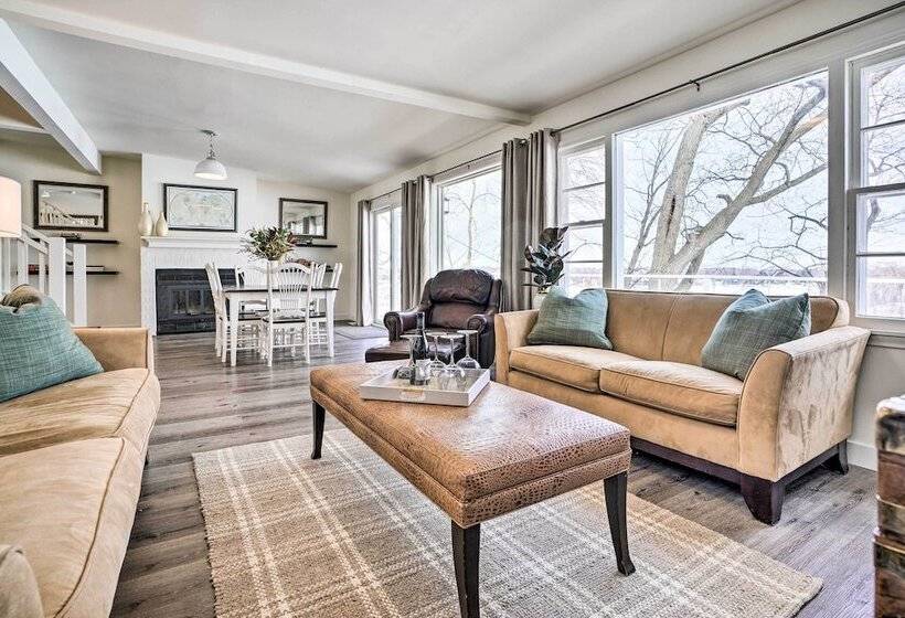 Cozy Plymouth Cottage W/ Medicine Lake View!