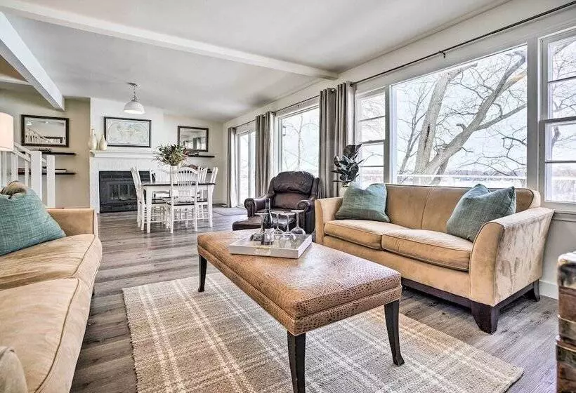 Cozy Plymouth Cottage W/ Medicine Lake View!