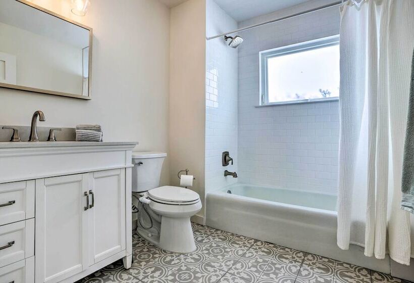 Cozy Plymouth Cottage W/ Medicine Lake View!