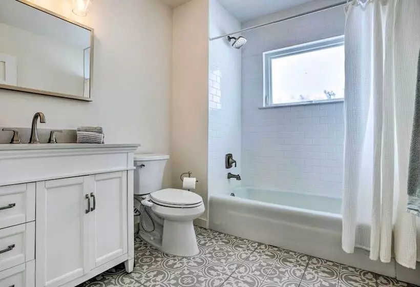 Cozy Plymouth Cottage W/ Medicine Lake View!