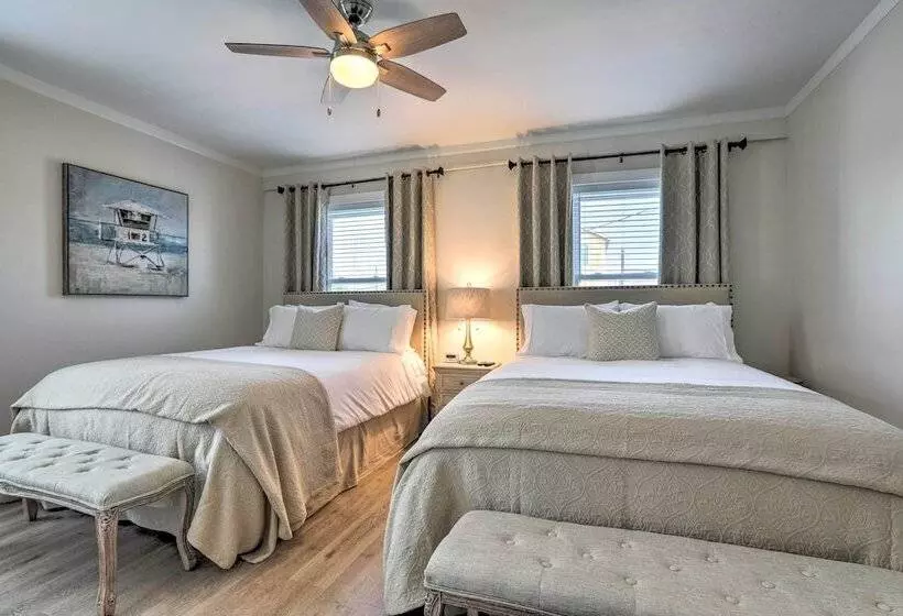 Walk To Beach: Home In Galveston!