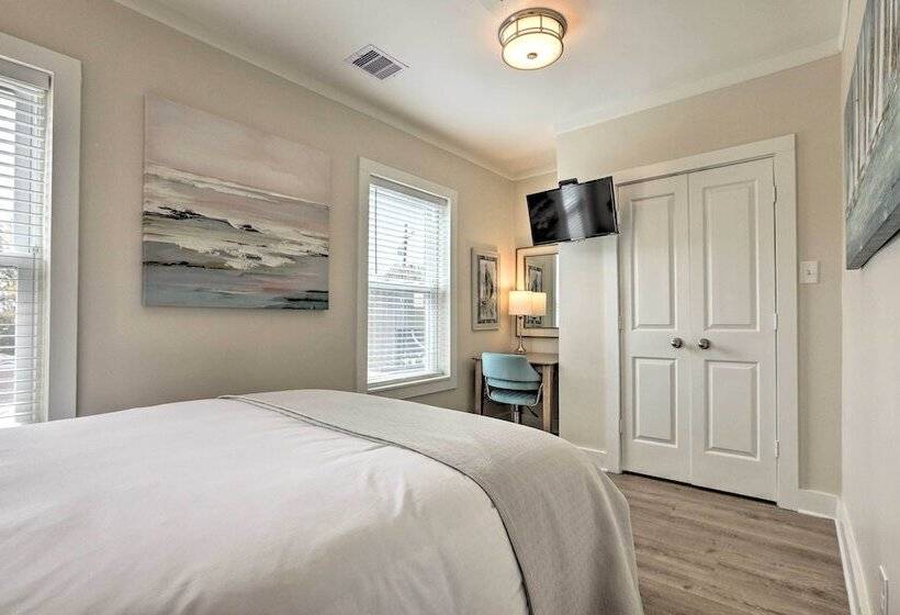 Walk To Beach: Home In Galveston!