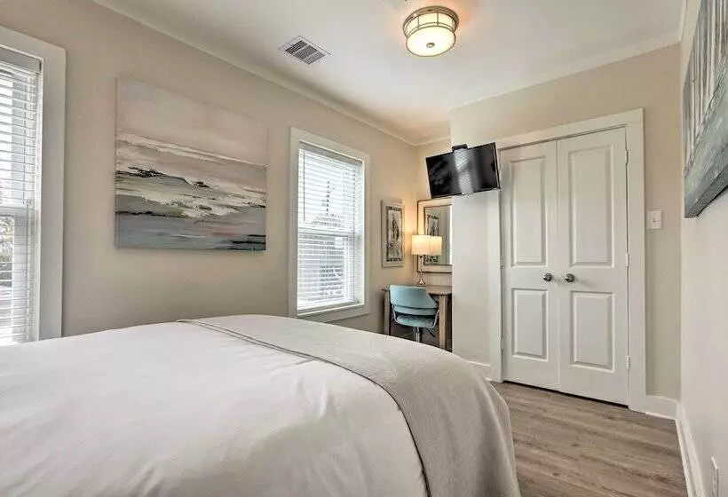 Walk To Beach: Home In Galveston!