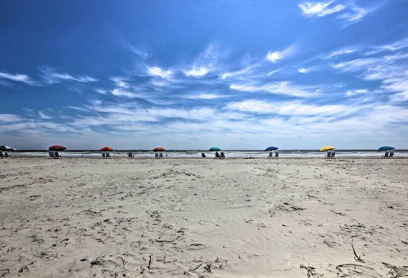 Walk To Beach: Home In Galveston!