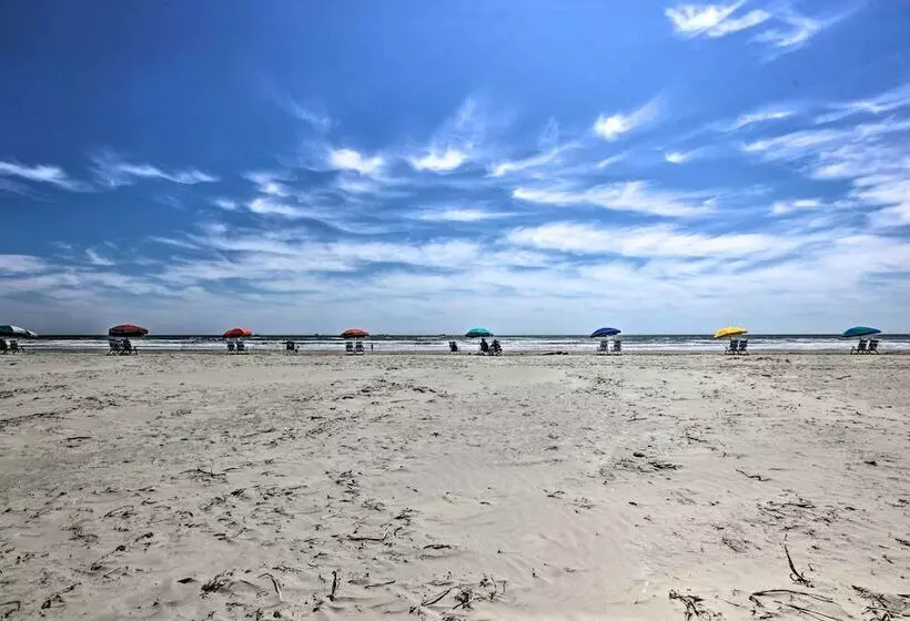 Walk To Beach: Home In Galveston!