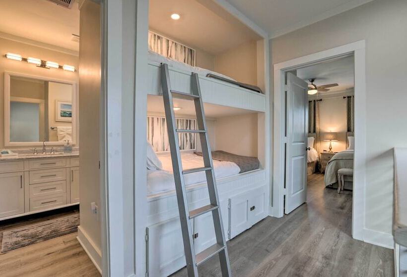 Walk To Beach: Home In Galveston!