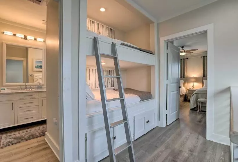 Walk To Beach: Home In Galveston!